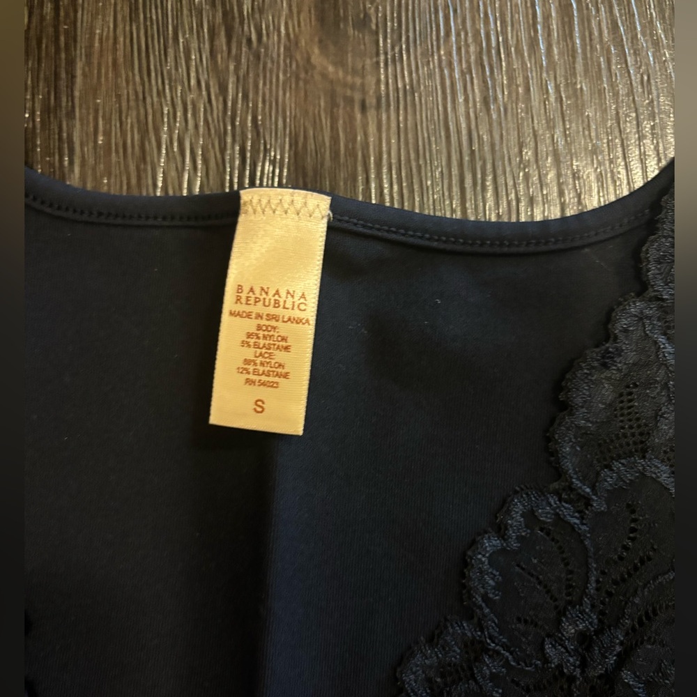 Dainty, feminine banana republic tops with lace! Bundle! - Picture 2 of 4